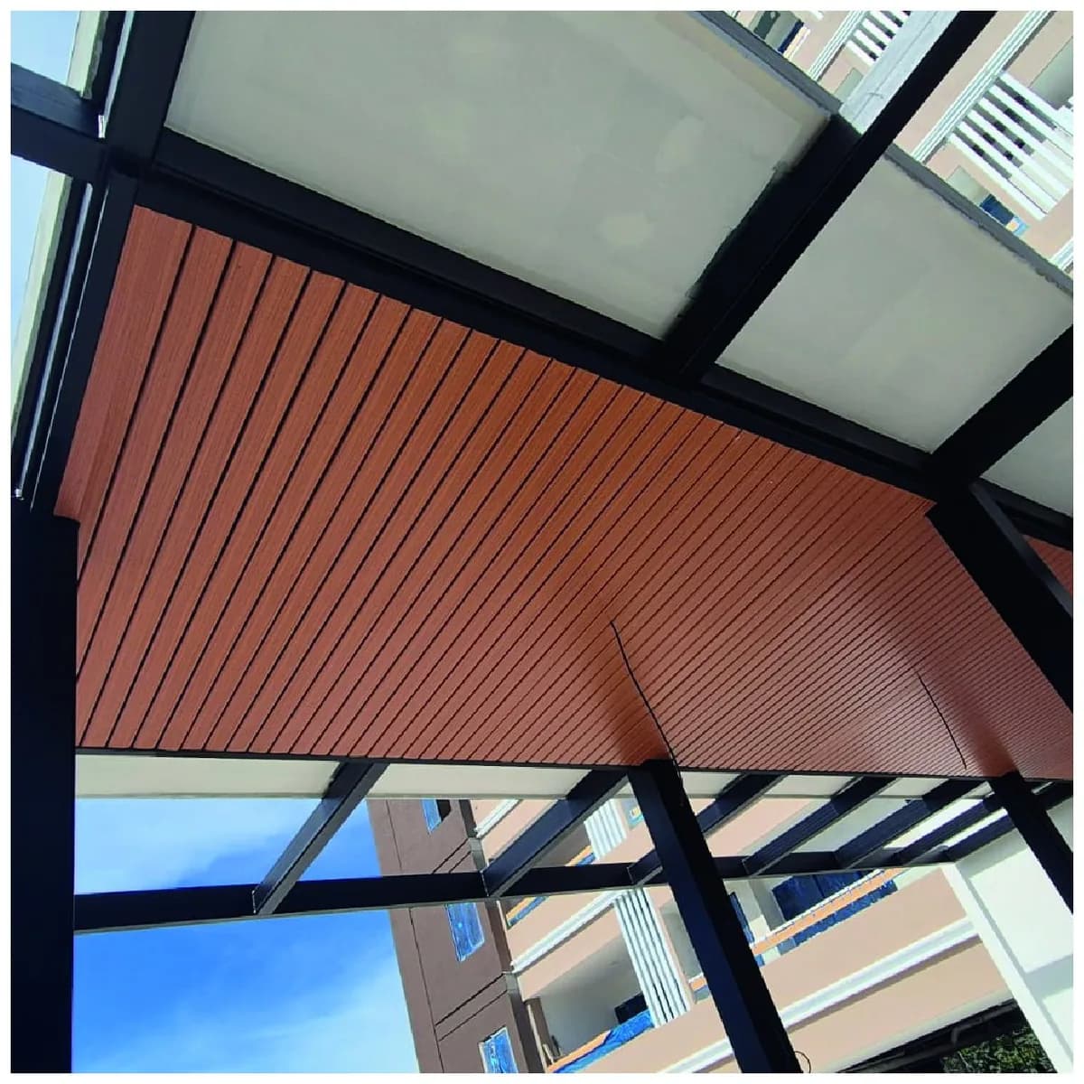 Linear Ceiling 84R V4 · 2