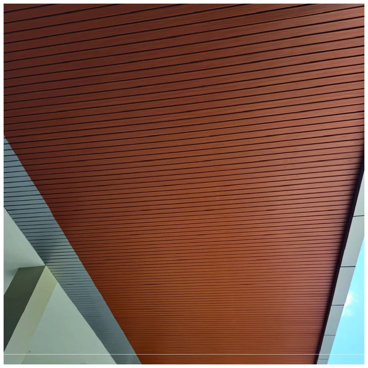 Linear Ceiling 84R V4 · 3
