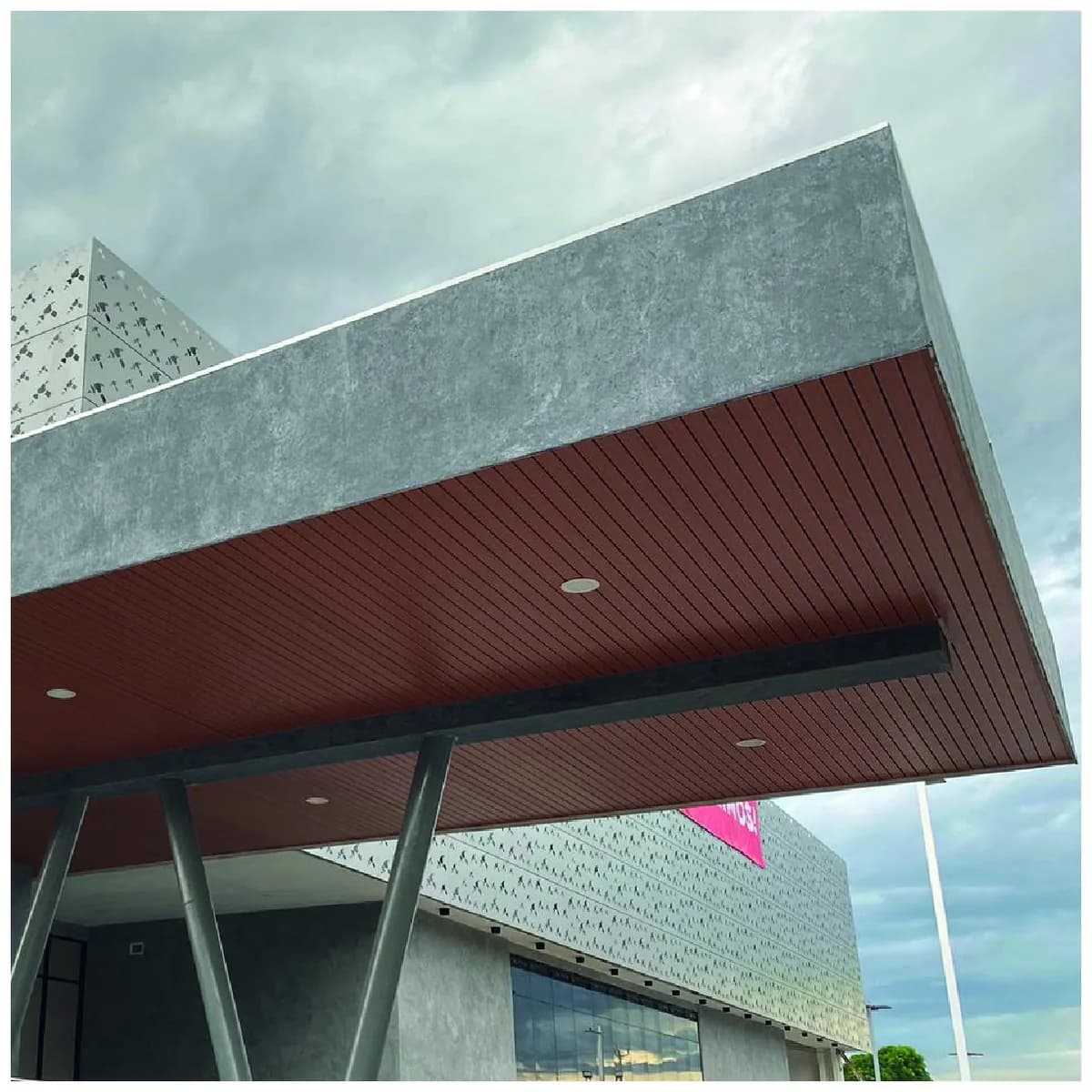 Linear Ceiling 84R V4 · 4