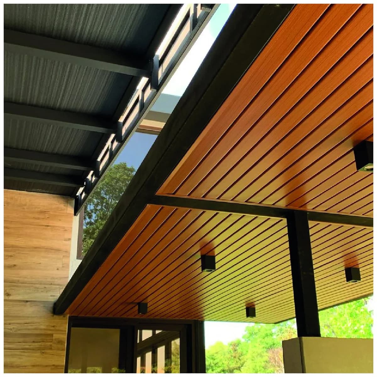 Linear Ceiling 84R V4