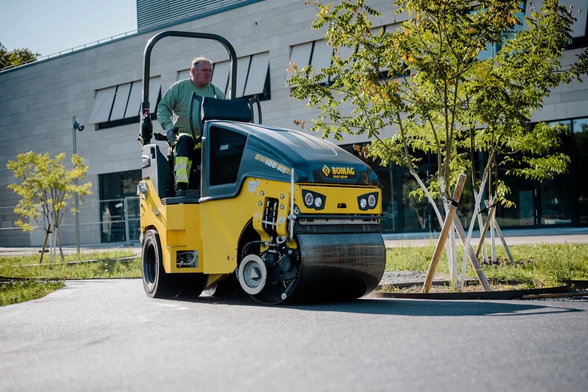 BW 100 AC-5 light tandem roller