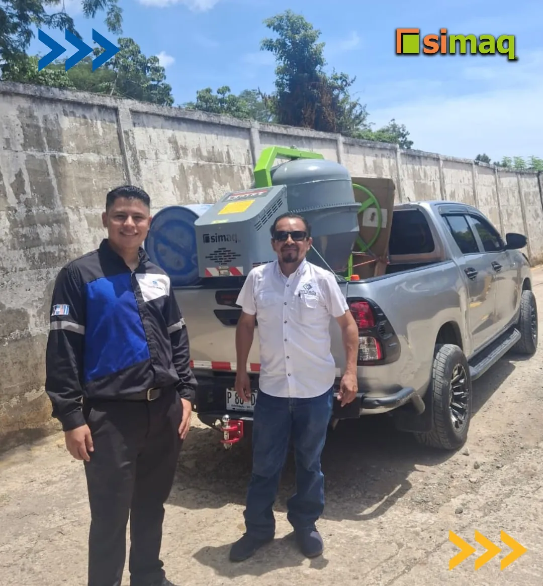 Equipo liviano SIMAQ cargado en la caja de una camioneta durante una entrega en El Salvador